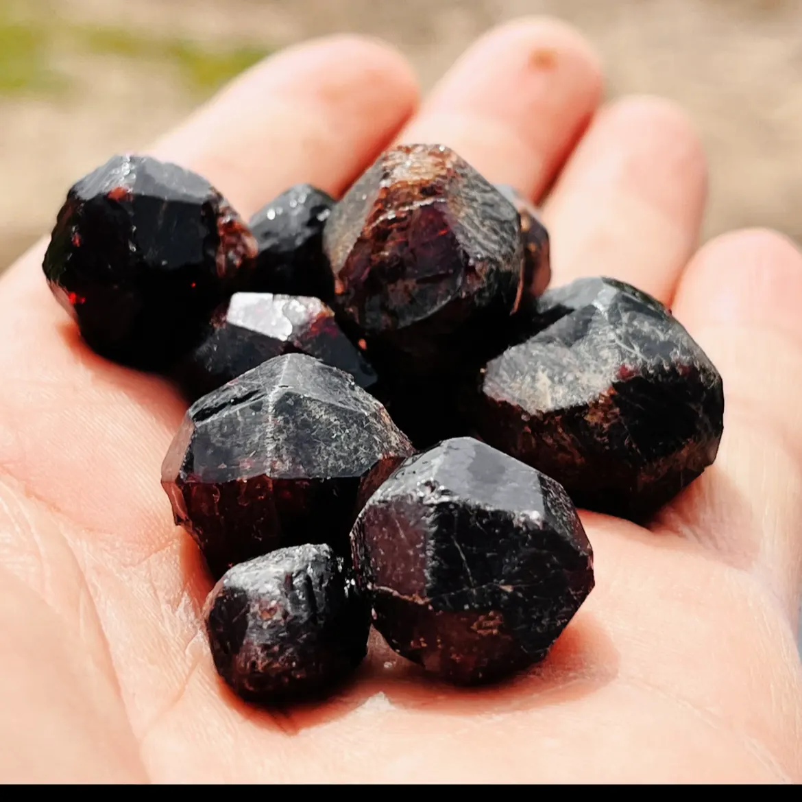 Garnet: The Natural Power in Your Life 4calmness