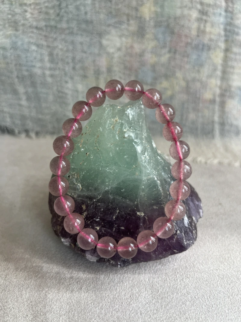 Strawberry Crystal Bracelet: Sweet Elegance and Heartfelt Energy Strawberry Crystal Healing Bracelet
